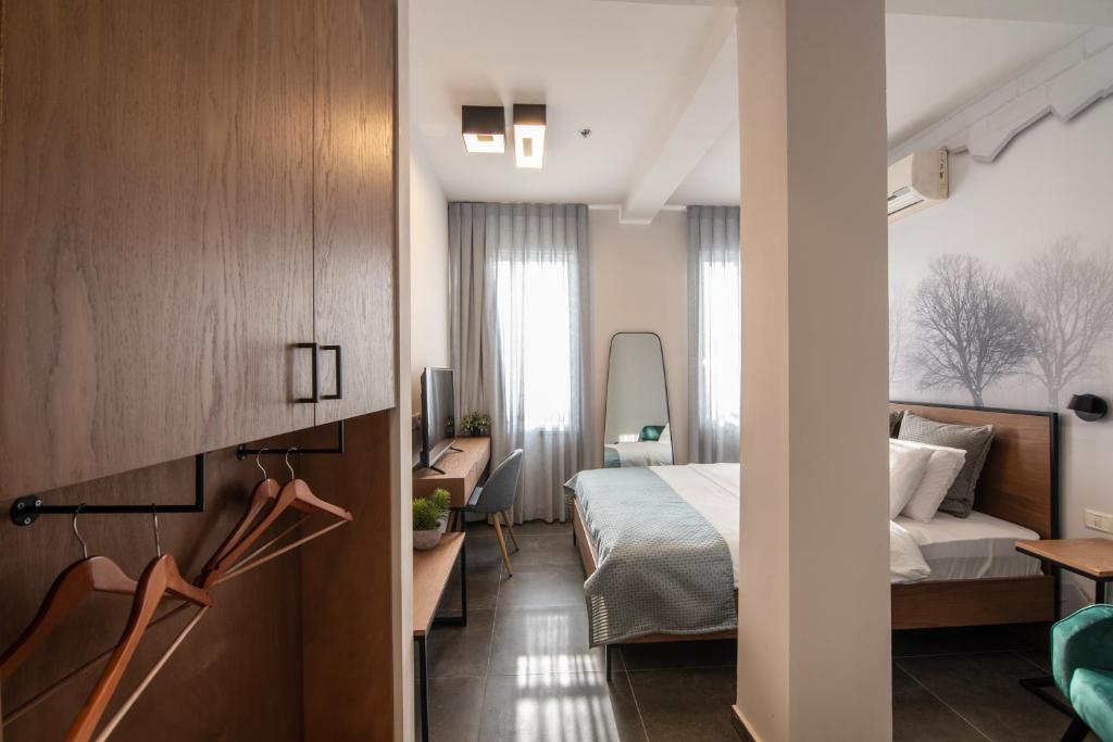 Postel nebo postele na pokoji v ubytování 27Montefiore - Urban ApartHotel TLV