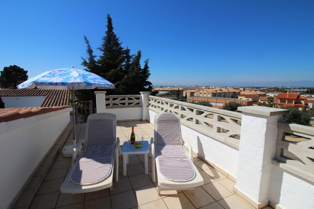 A balcony or terrace at Apart-rent Casa Grecs 2029