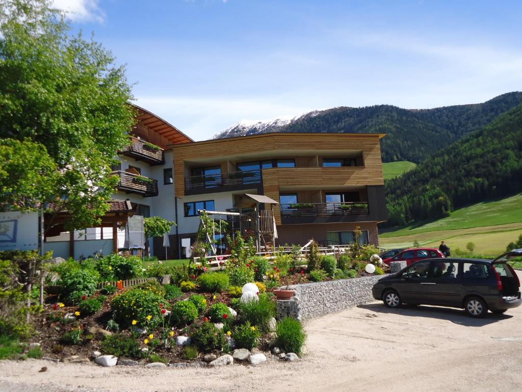 Nespecifikovaný výhled na hory nebo výhled na hory při pohledu z hotelu