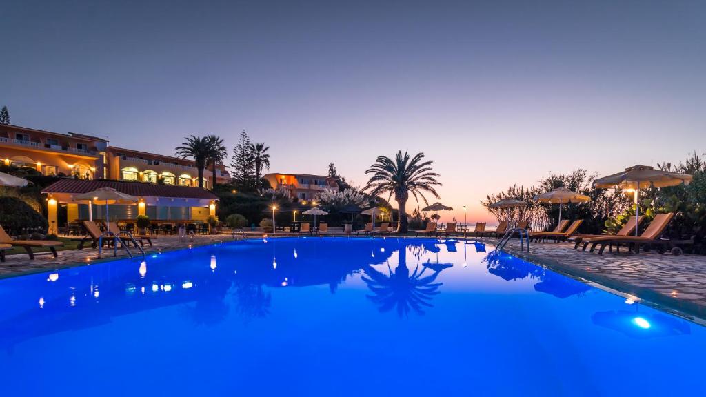 Bazén v ubytování Ibiscus Corfu Hotel nebo v jeho okolí