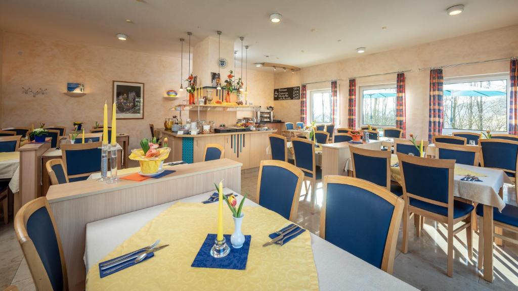 Restaurace v ubytování Hotel Am Wiesenweg l 24h check-in