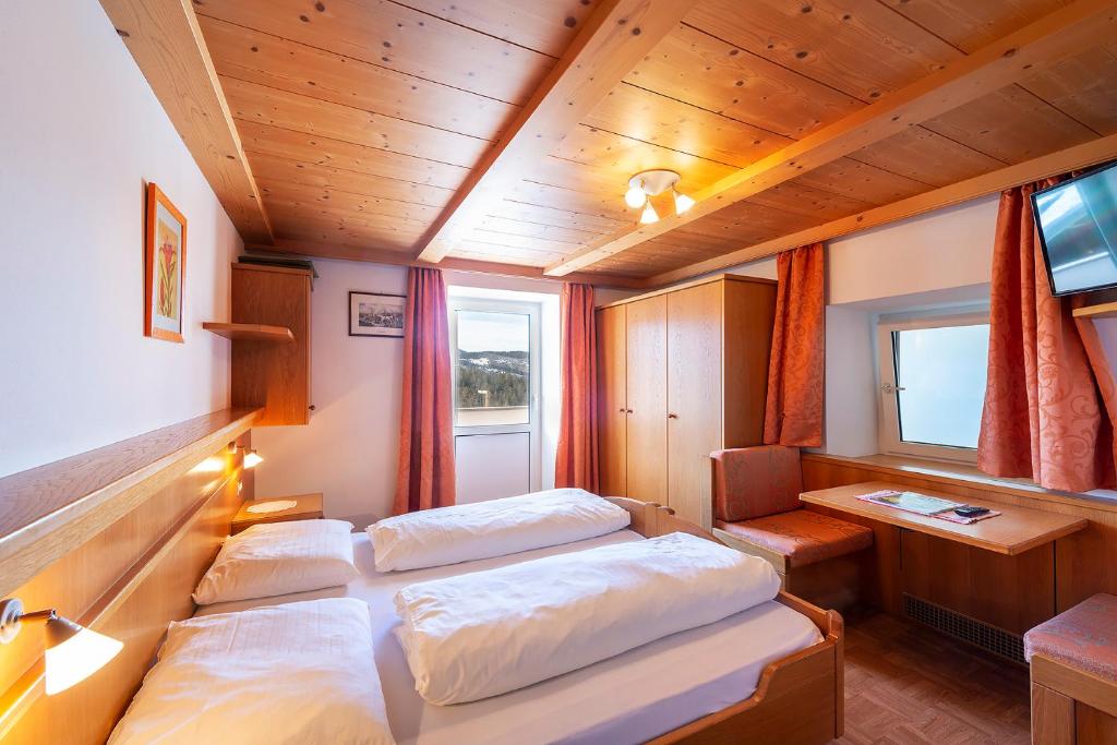 Postel nebo postele na pokoji v ubytování Gasthof Specker