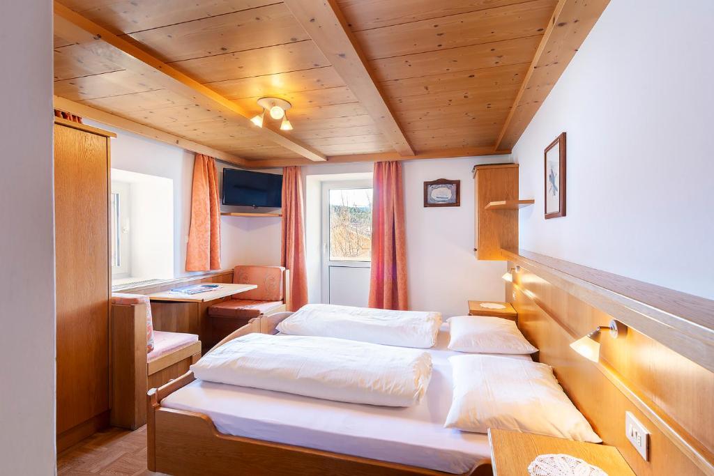 Postel nebo postele na pokoji v ubytování Gasthof Specker