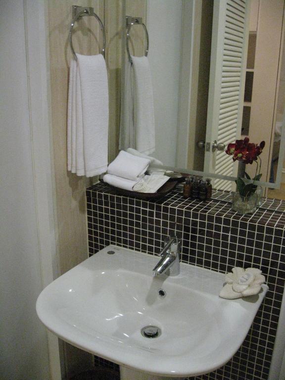 Aphrodite Inn Bangkok - Resim 38