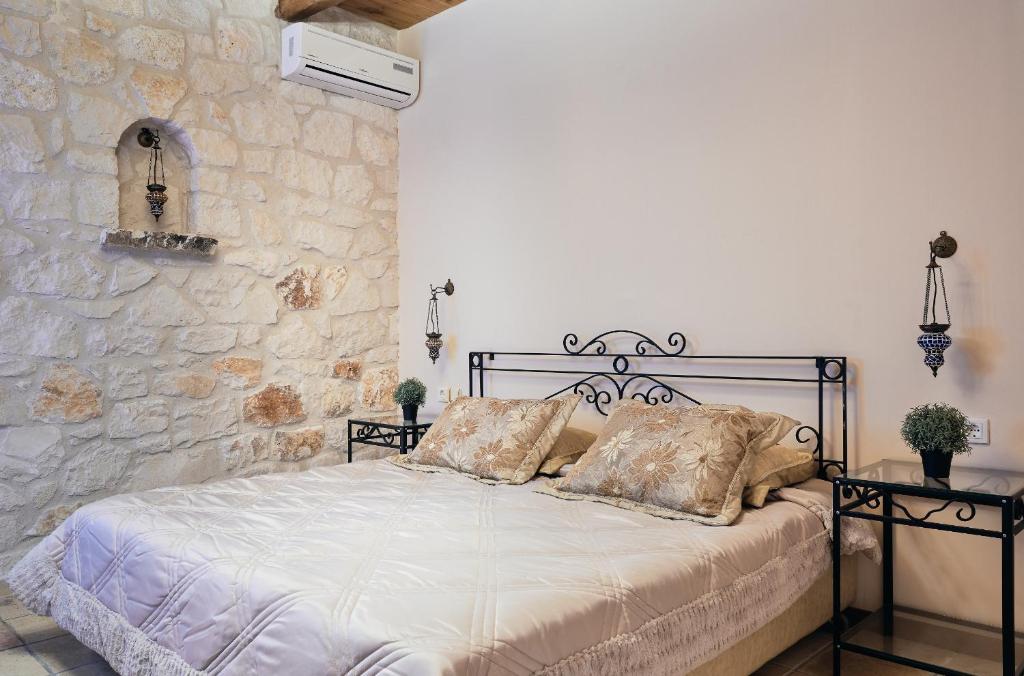 Postel nebo postele na pokoji v ubytování Diamond Suites