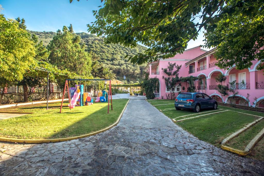 Jardí fora de Hotel Elena Ermones