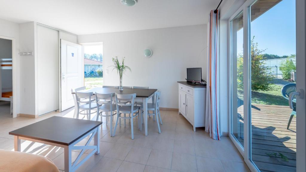 Vacancéole - Le Domaine des Grands Lacs - Three-Bedroom Home