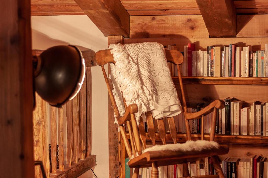 Knihovna v apartmánu