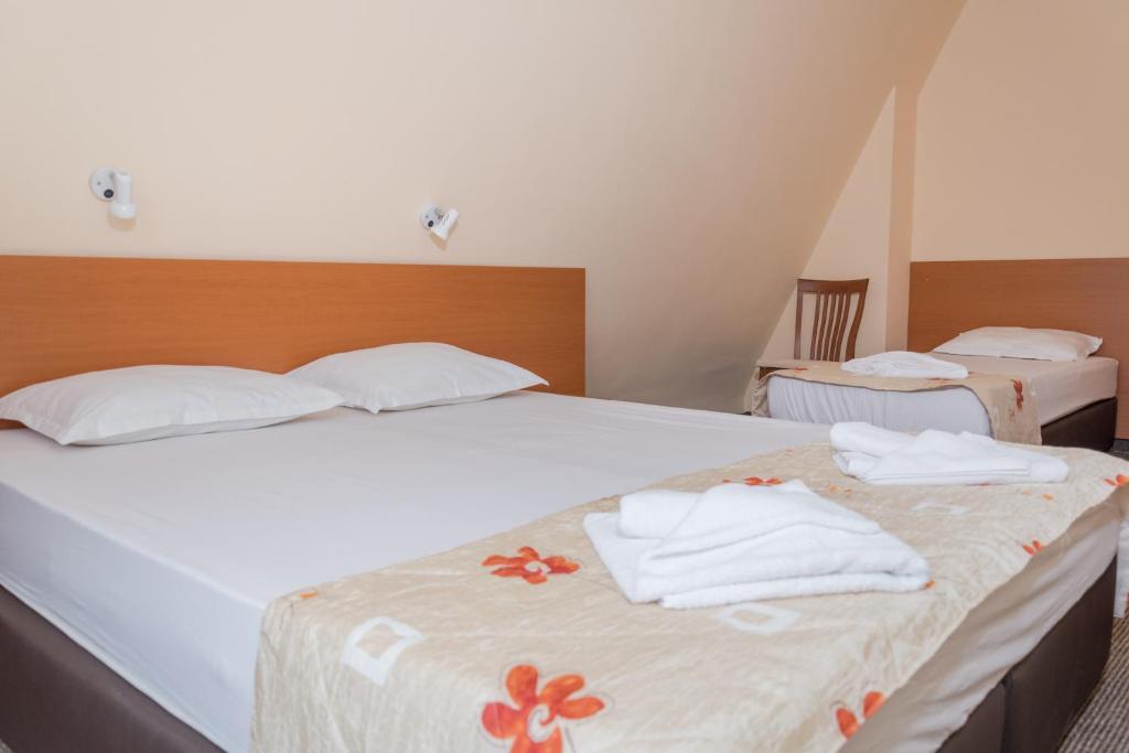 Postel nebo postele na pokoji v ubytování Hotel Eva