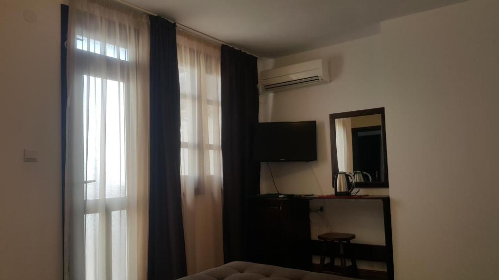 Keremidchieva Kushta Guest House - Apartment With Balcony And Garden View