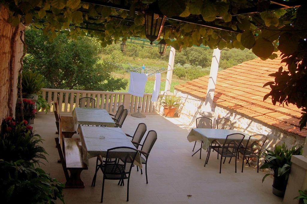 Een balkon of terras bij Villa Violić
