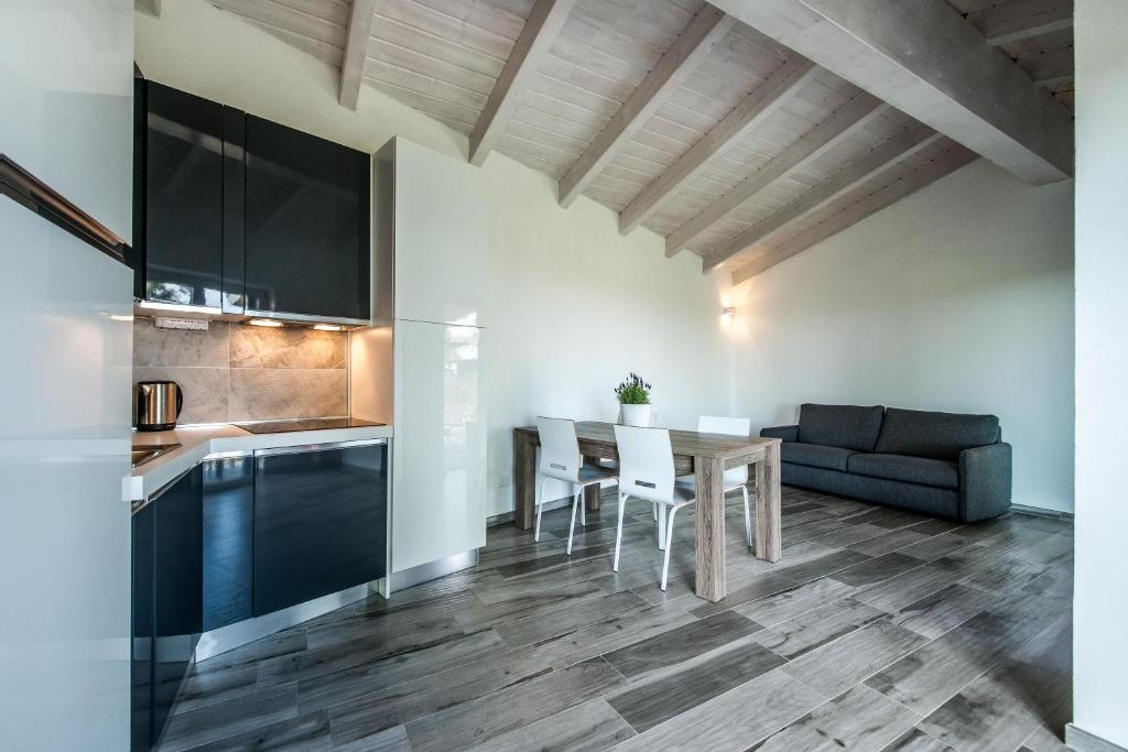 A kitchen or kitchenette at REFUGIUM CountryHouse