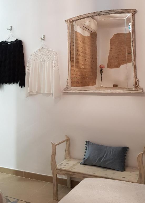 A bed or beds in a room at La Judería del Buen Viaje