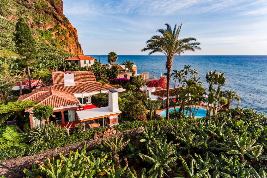 an aerial view of a house and the ocean at Villa Do Mar in Arco da Calheta