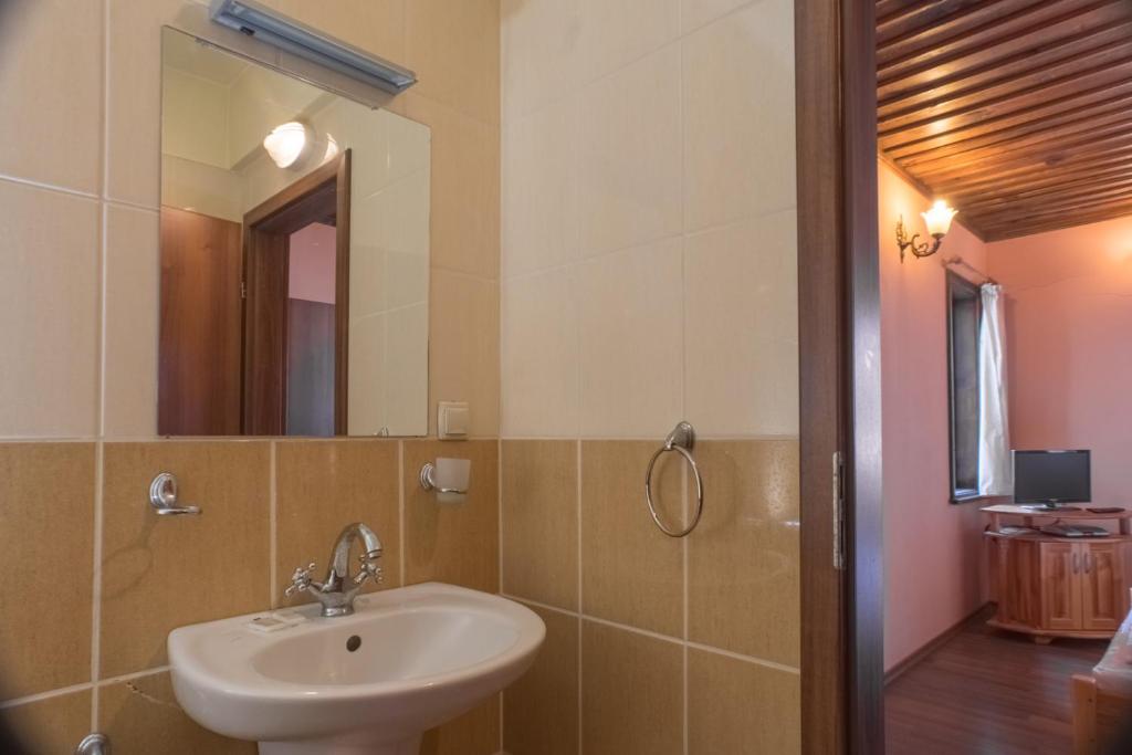 комплекс ВОДОПАДА - Habitación Doble Con Baño Privado