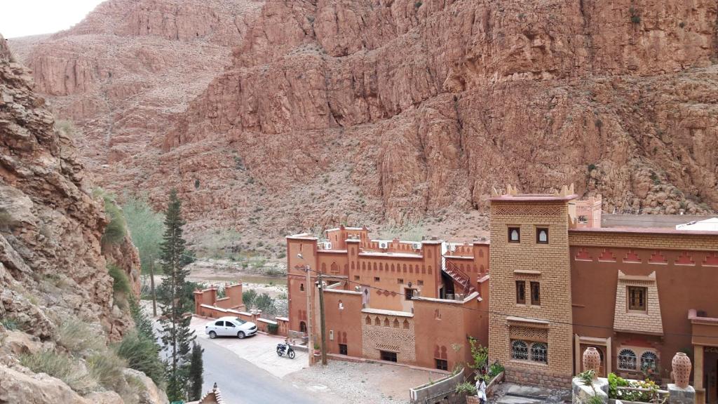 a building in the middle of a mountain at Riad Atlas Berbère in Boumalne