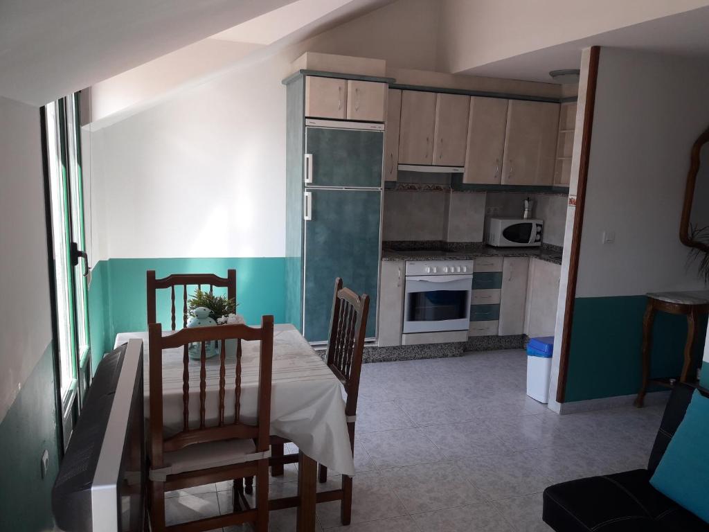 Kuchyňa alebo kuchynka v ubytovaní Apartamentos Playa Portonovo