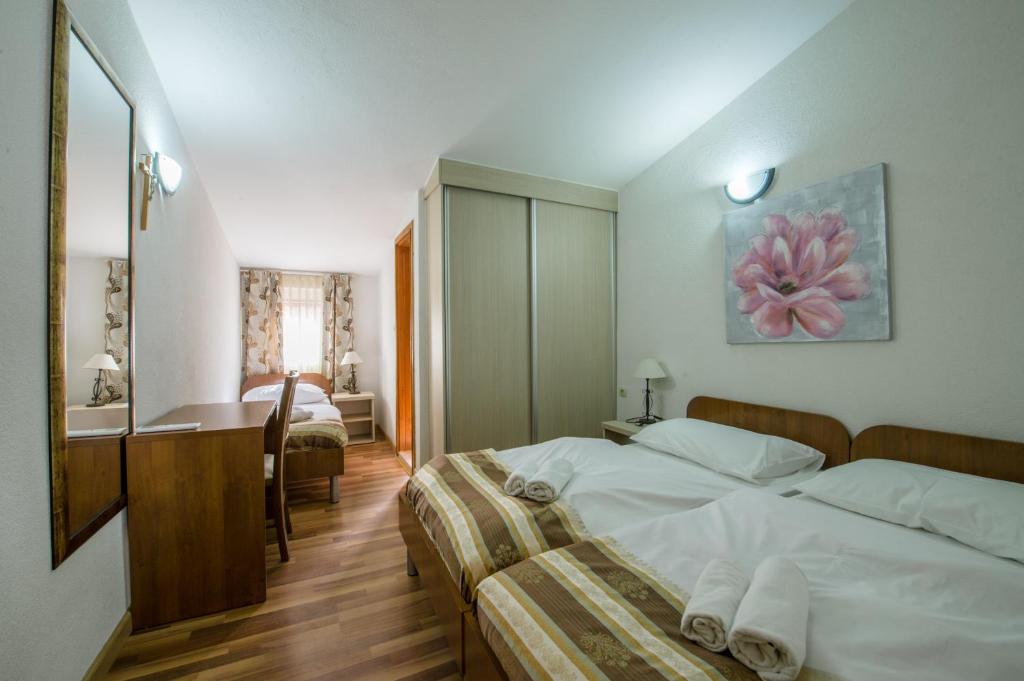 Hotel Flowers - Трехместный номер