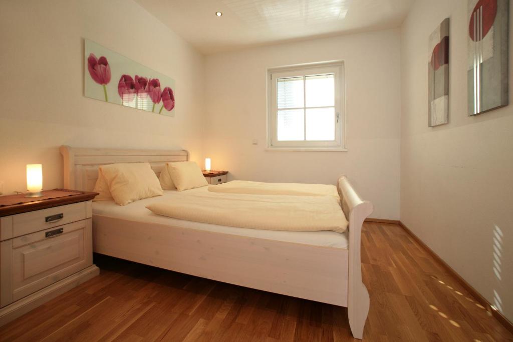 Posteľ alebo postele v izbe v ubytovaní EXCLUSIVE APARTMENTS - inclusive Zell am See-Kaprun Sommerkarte und unbegrenztem Tauern SPA Eintritt