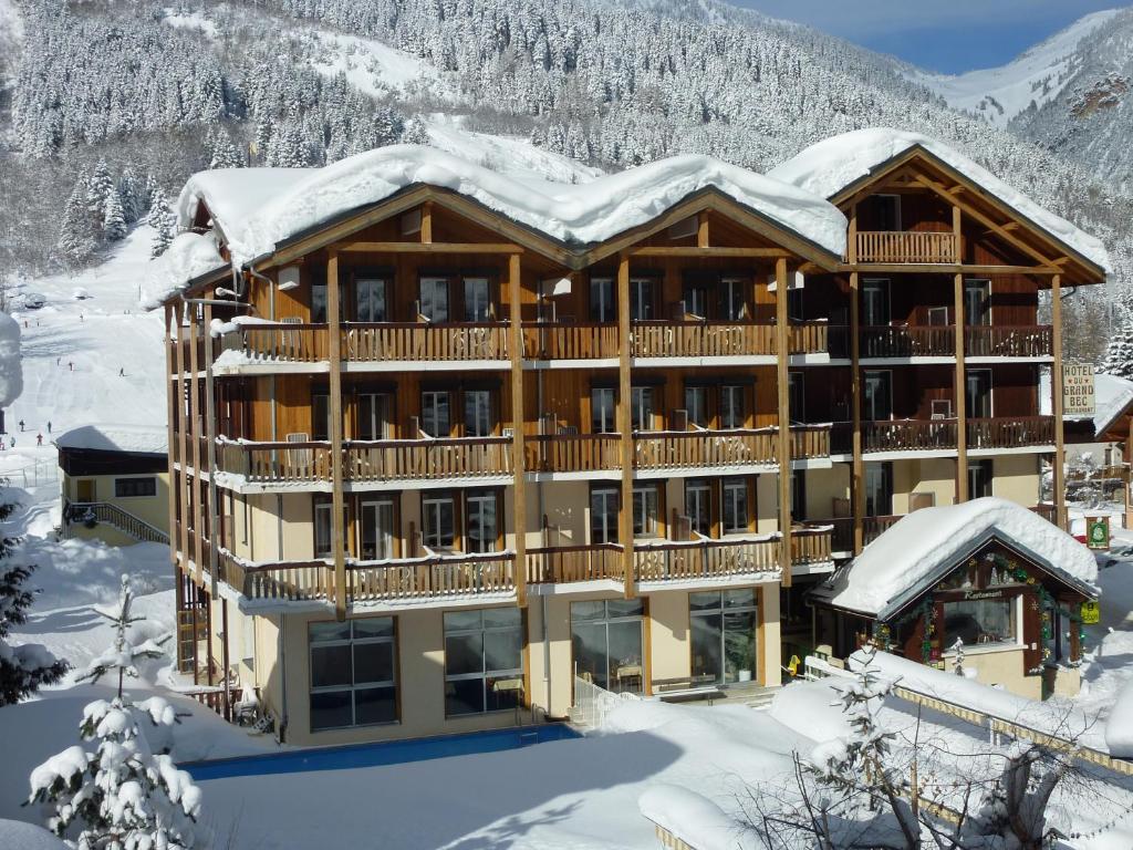 a large building with snow on the roof at Hôtel Le Grand-Bec in Pralognan-la-Vanoise