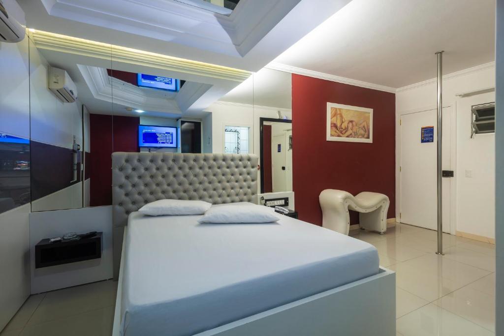  Motel 2001 (Adults Only)