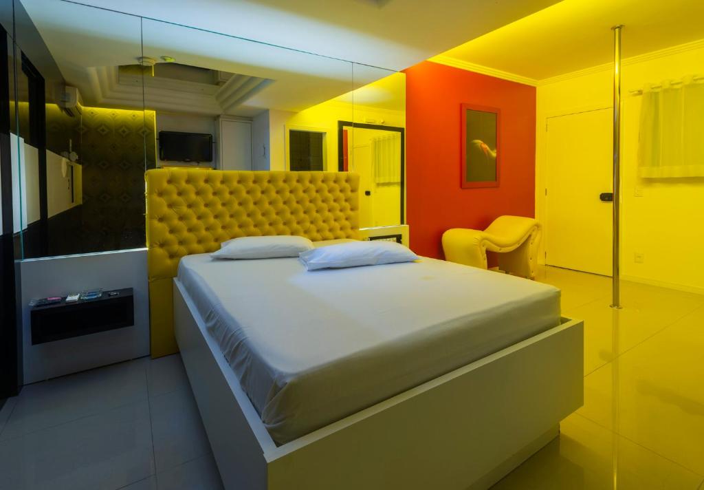  Motel 2001 (Adults Only)