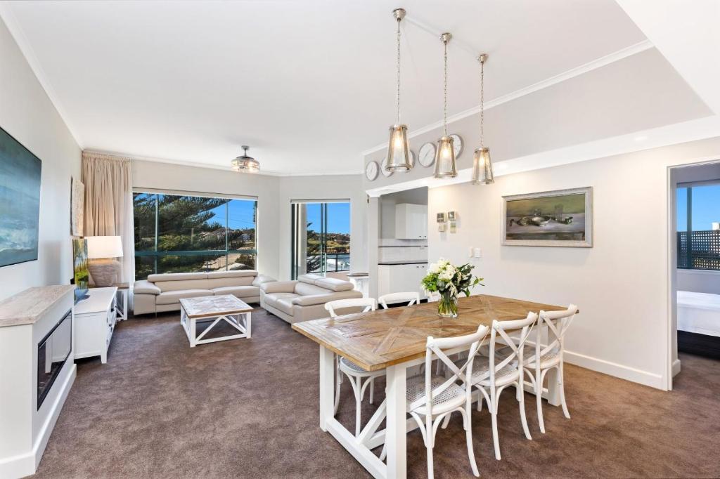 AeA The Coogee View - Three-Bedroom Deluxe Apartment With Terrace