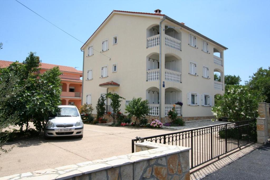 a car parked in front of a large building at Two-Bedroom Apartment in Silo VII in Šilo