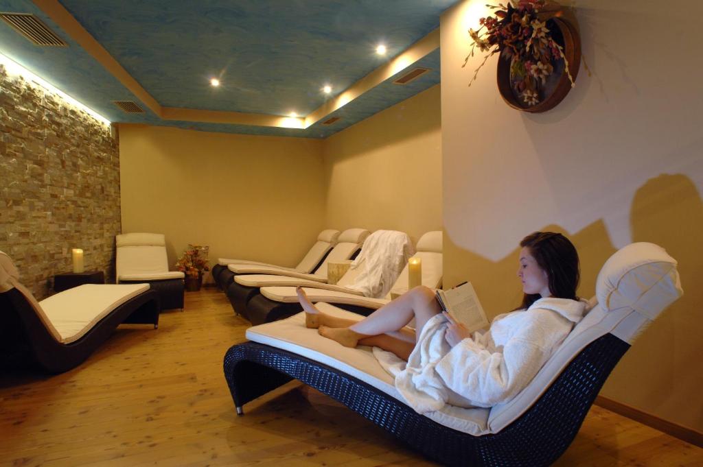 Posezení v ubytování Cimon Dolomites Hotel