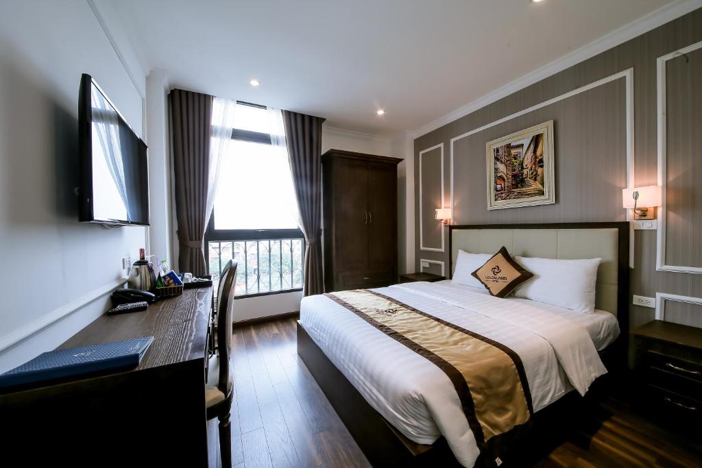 Postel nebo postele na pokoji v ubytování Louisland Hanoi Hotel