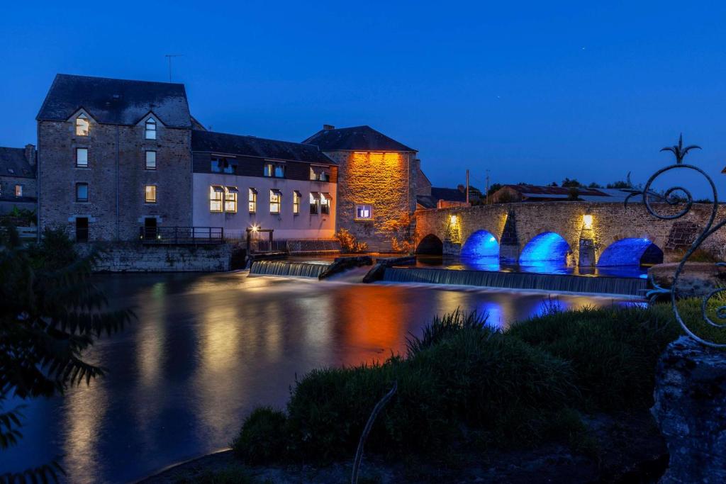 Výhled na řeku, která protéká v blízkosti hotelu