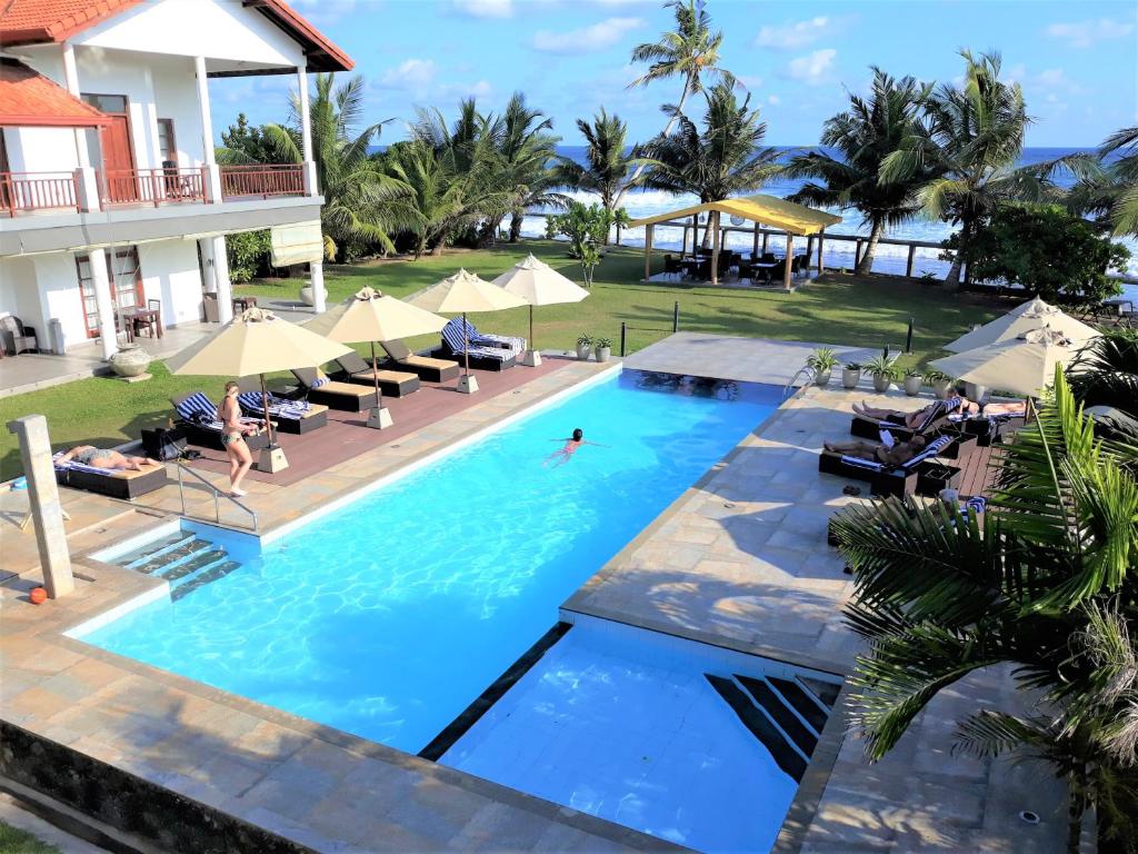 Bazén v ubytování IMAGINE Villa Hotel nebo v jeho okolí
