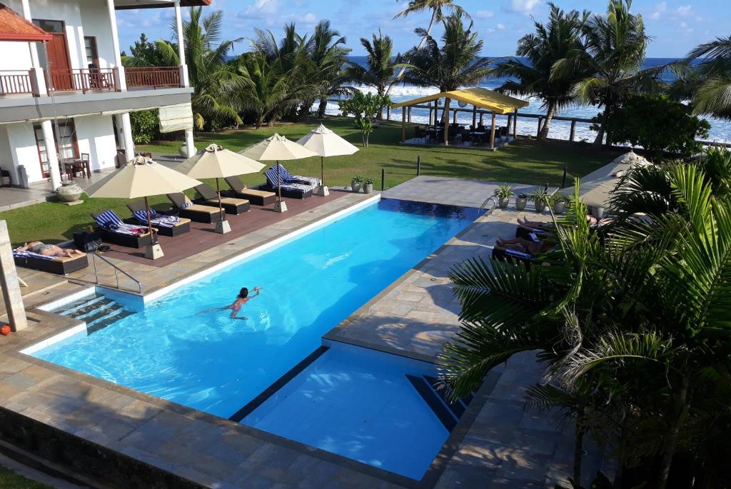 Bazén v ubytování IMAGINE Villa Hotel nebo v jeho okolí