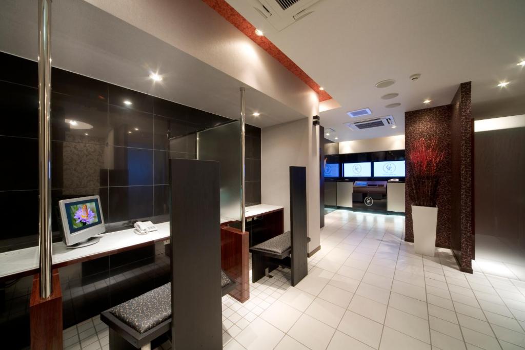 A television and/or entertainment centre at Carrot ISE (Adult Only)