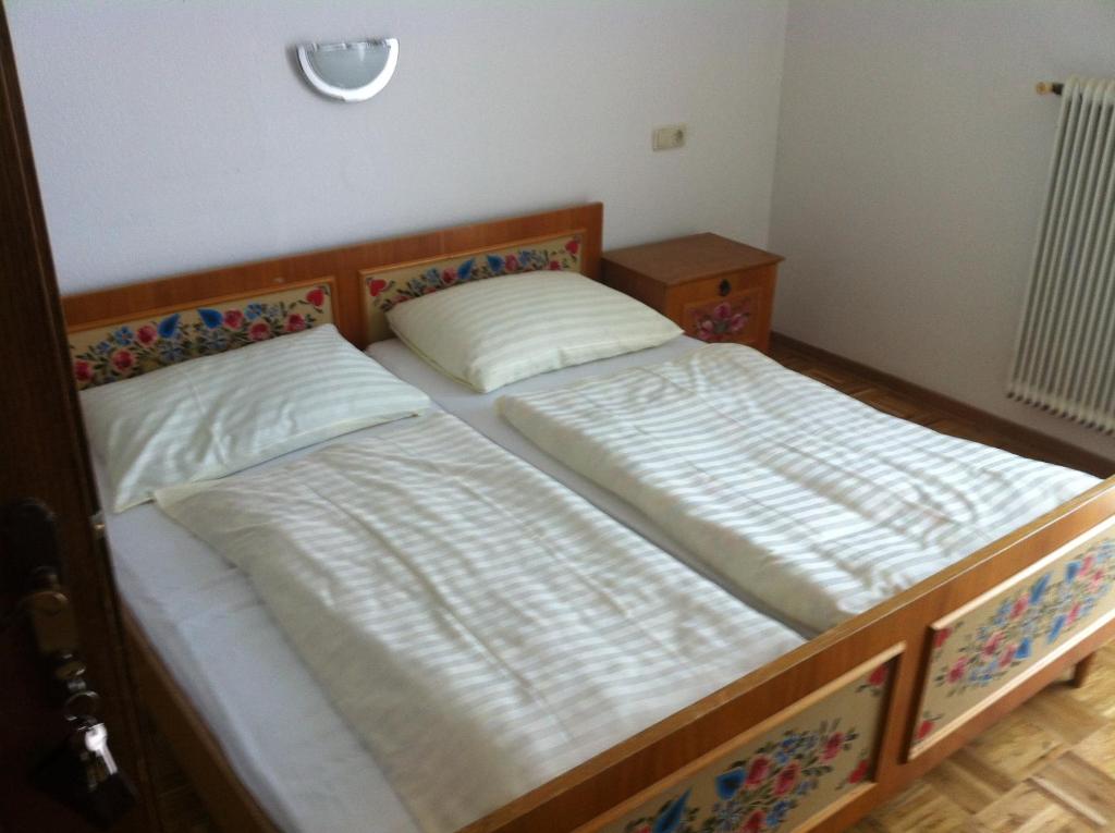 Postel nebo postele na pokoji v ubytování Gasthof Pension Steinberger