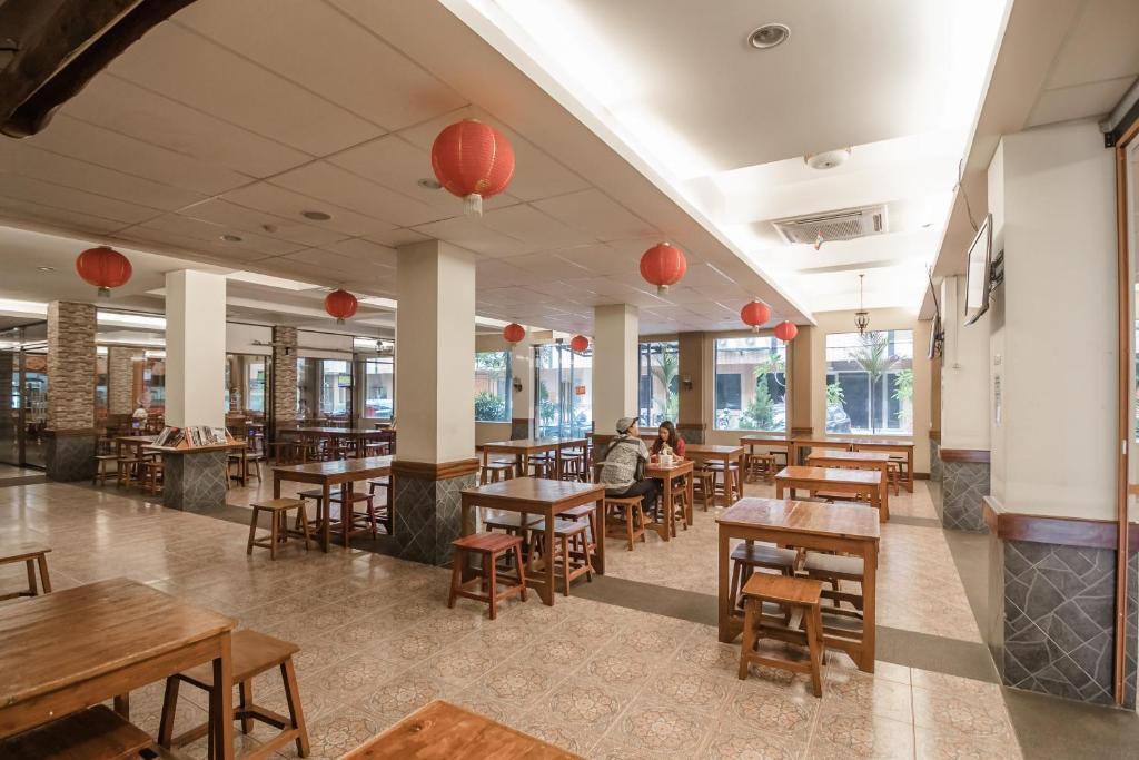 Restoran atau tempat makan lain di RedDoorz Plus near Soekarno Hatta Airport 2