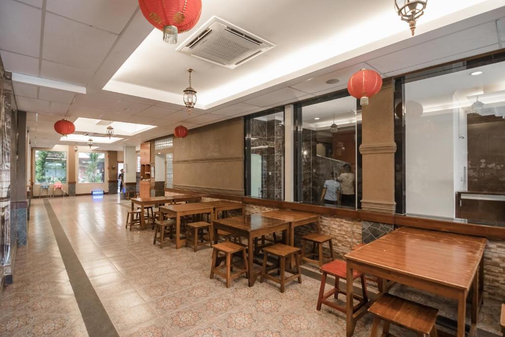 Restoran atau tempat makan lain di RedDoorz Plus near Soekarno Hatta Airport 2