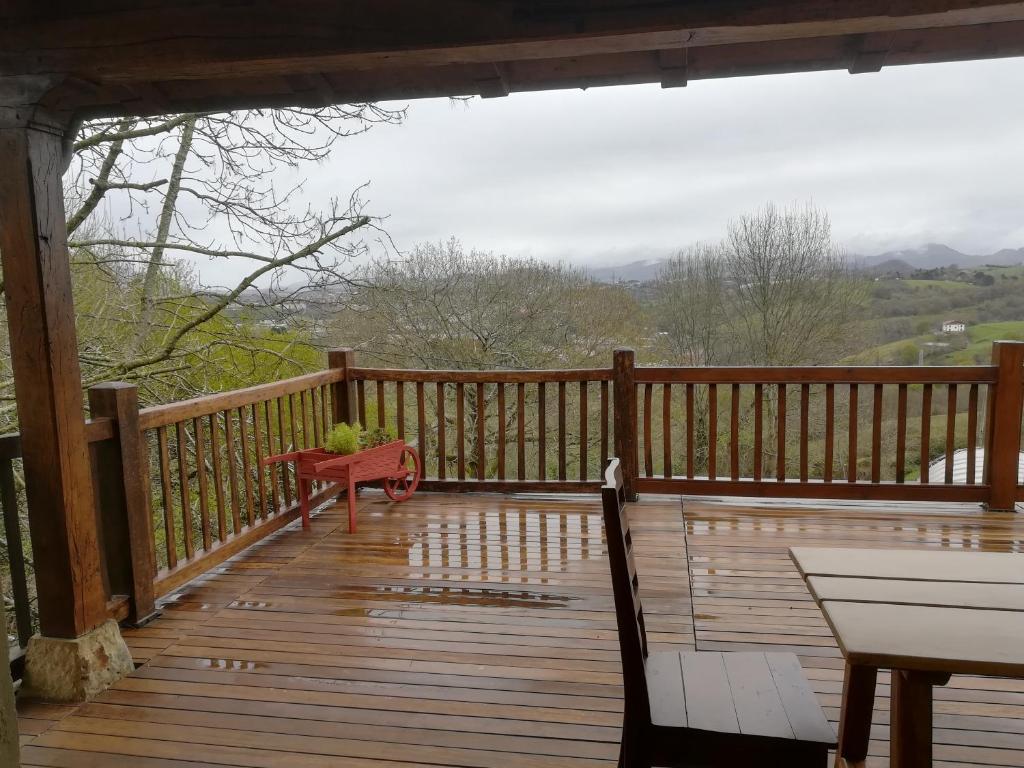 Un balcón o terraza de Casa Rural Aristondo Agroturismo