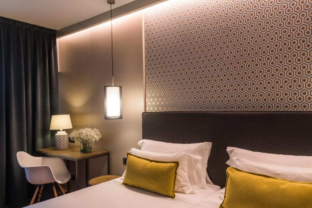 Postel nebo postele na pokoji v ubytování Up Rooms Vic Hotel