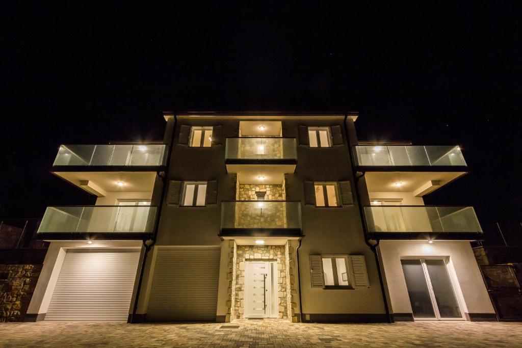 Budova, v ktorej sa apartmán nachádza