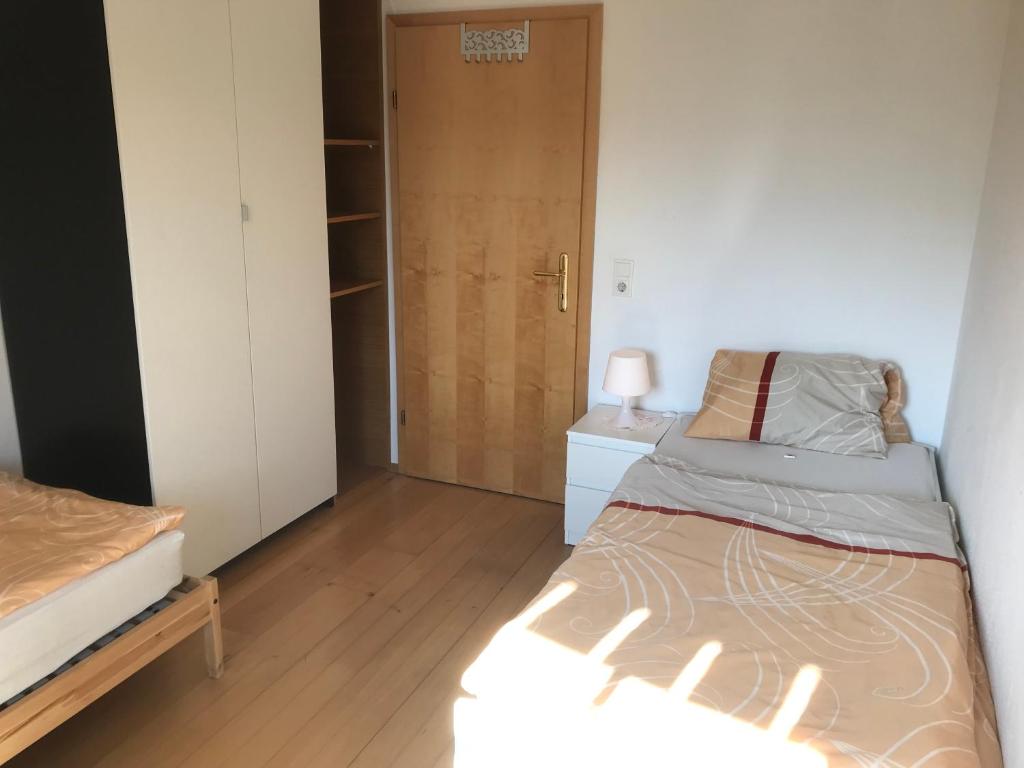 Posteľ alebo postele v izbe v ubytovaní Ferienwohnung-Apartment Monika in Innsbruck-Igls