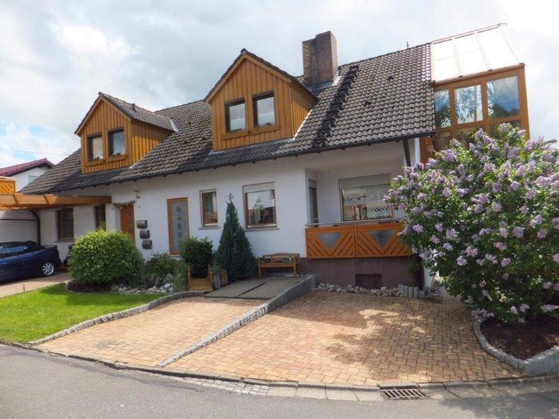 a large house with a driveway in front of it at Ferienwohnung Fraenkisches Paradies in Litzendorf