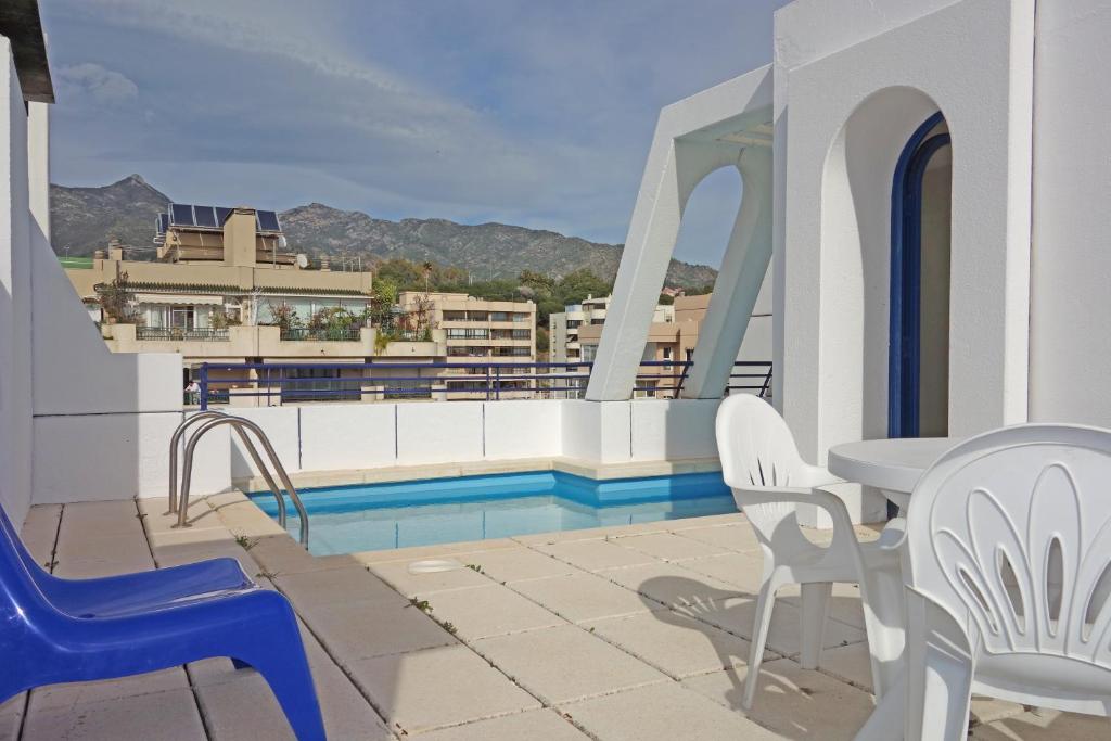 Bazén v ubytování Marbella House Penthouse nebo v jeho okolí