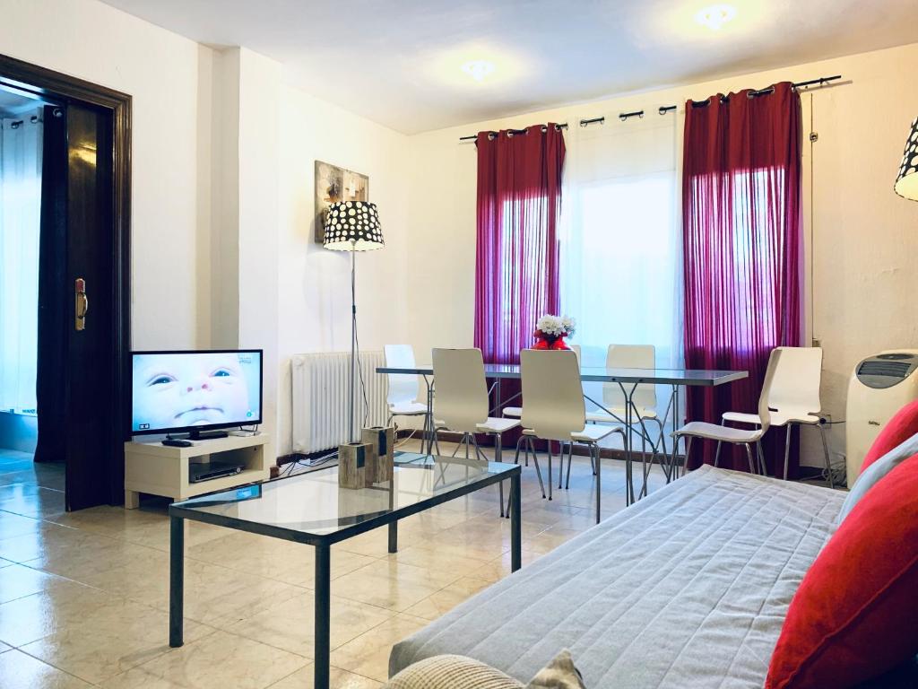 Televízia a/alebo spoločenská miestnosť v ubytovaní La Pedrera Residence
