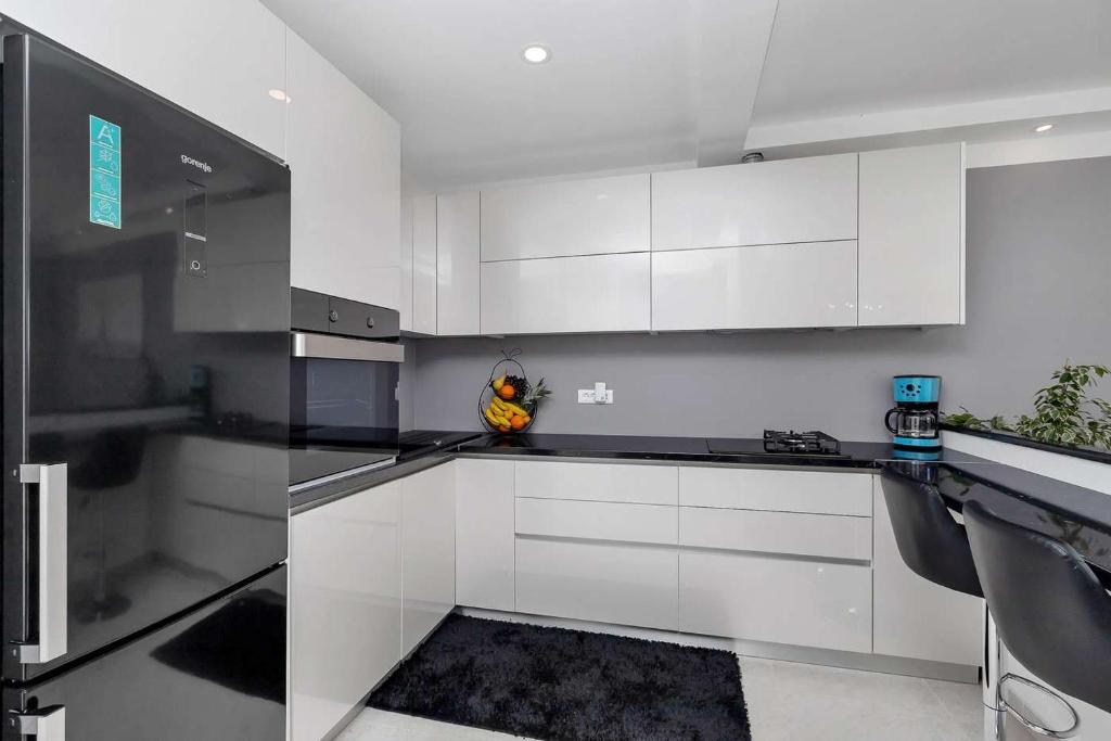Kuchyň nebo kuchyňský kout v ubytování Luxurious Apartment Nino