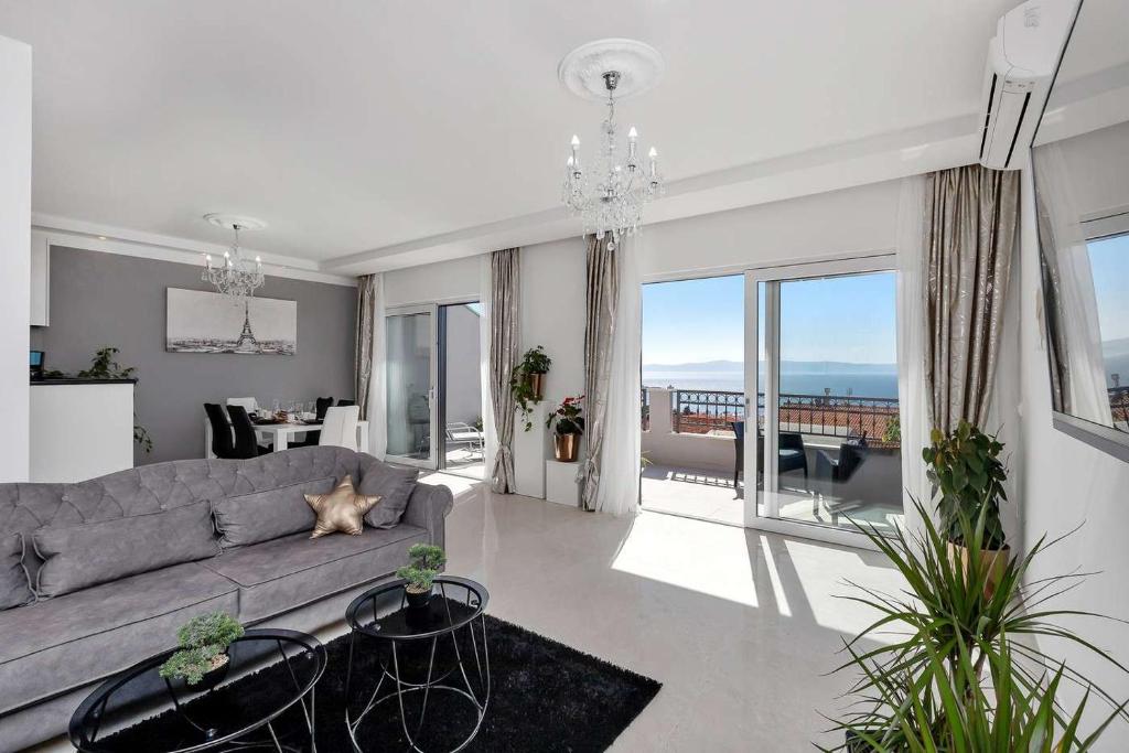 Posezení v ubytování Luxurious Apartment Nino
