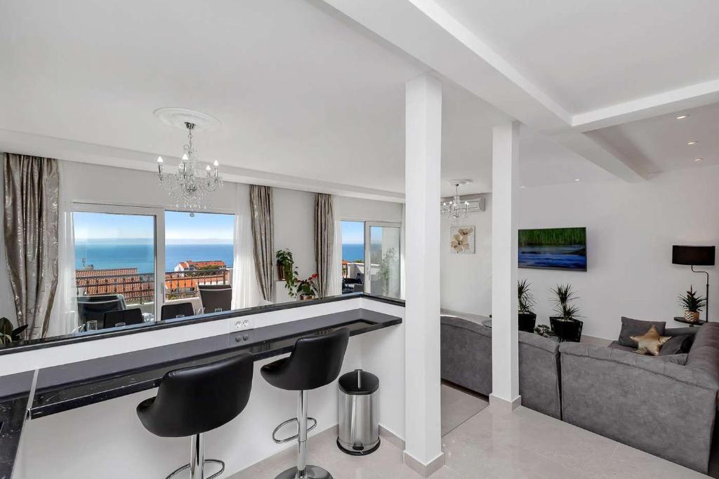 TV a/nebo společenská místnost v ubytování Luxurious Apartment Nino