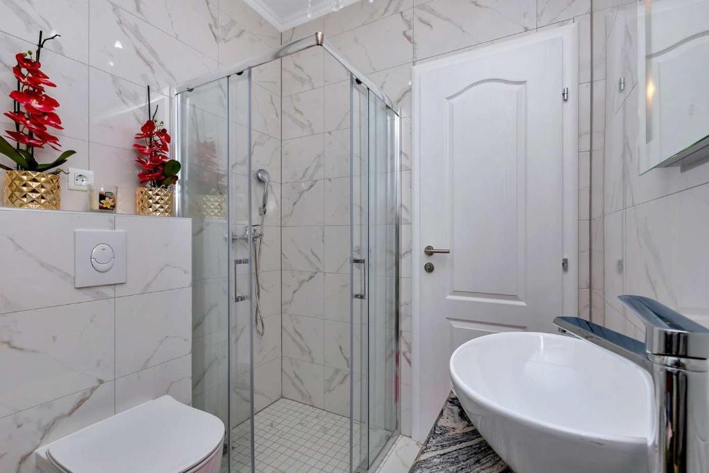 Koupelna v ubytování Luxurious Apartment Nino
