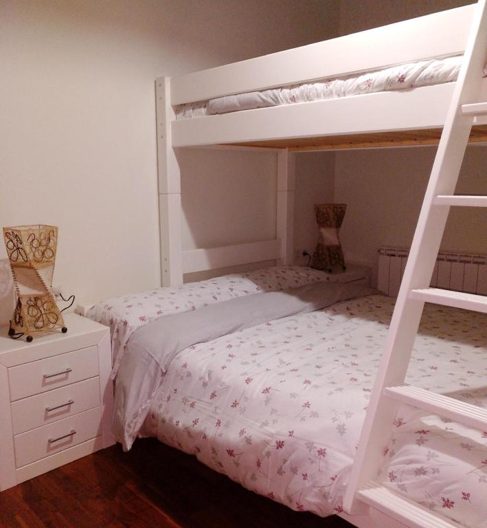 Postel nebo postele na pokoji v ubytování Fantástica casa adosada en Prullans