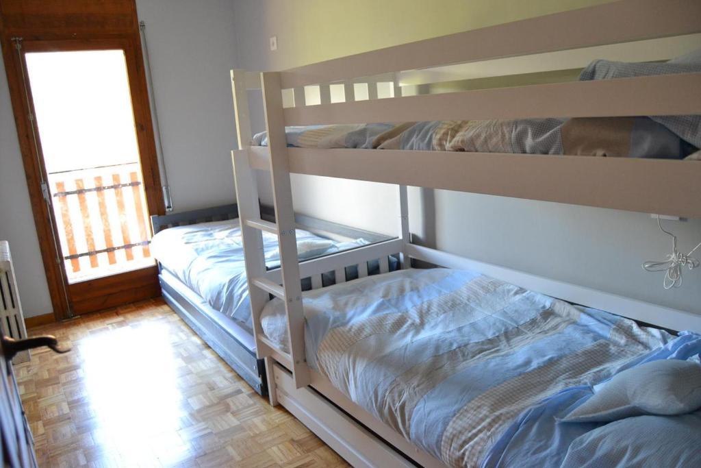 Postel nebo postele na pokoji v ubytování Amplio apartamento con piscina en Llívia